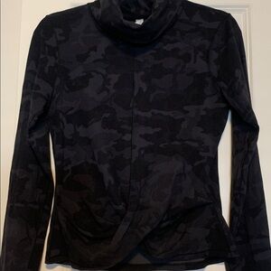 Lululemon Athletica Black Camouflage LS Top Size 8 Excellent Condition